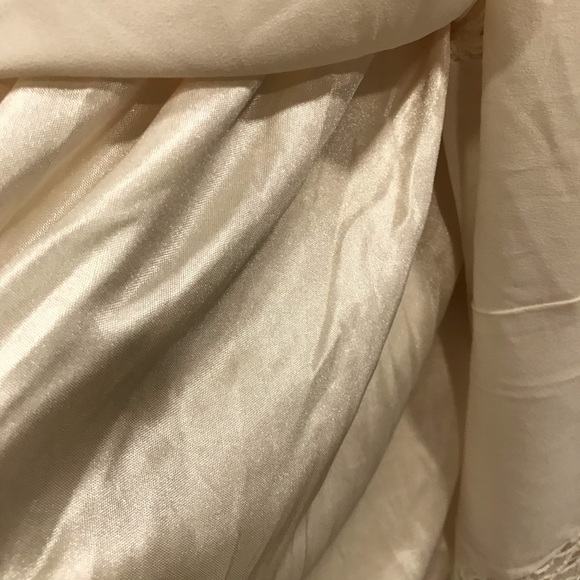 Beautiful Dress with lace detail-New✨ - Picture 13 of 16